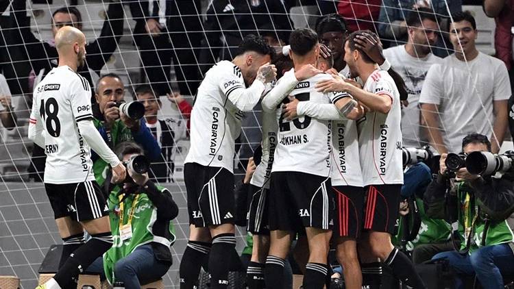 Atatürk Olimpiyat Stadı’nda kozlar paylaşılacak! F. Karagümrük - Beşiktaş muhtemel 11’leri belli oldu! 2